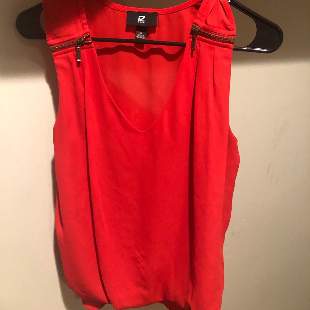 BRIGHT RED TOP